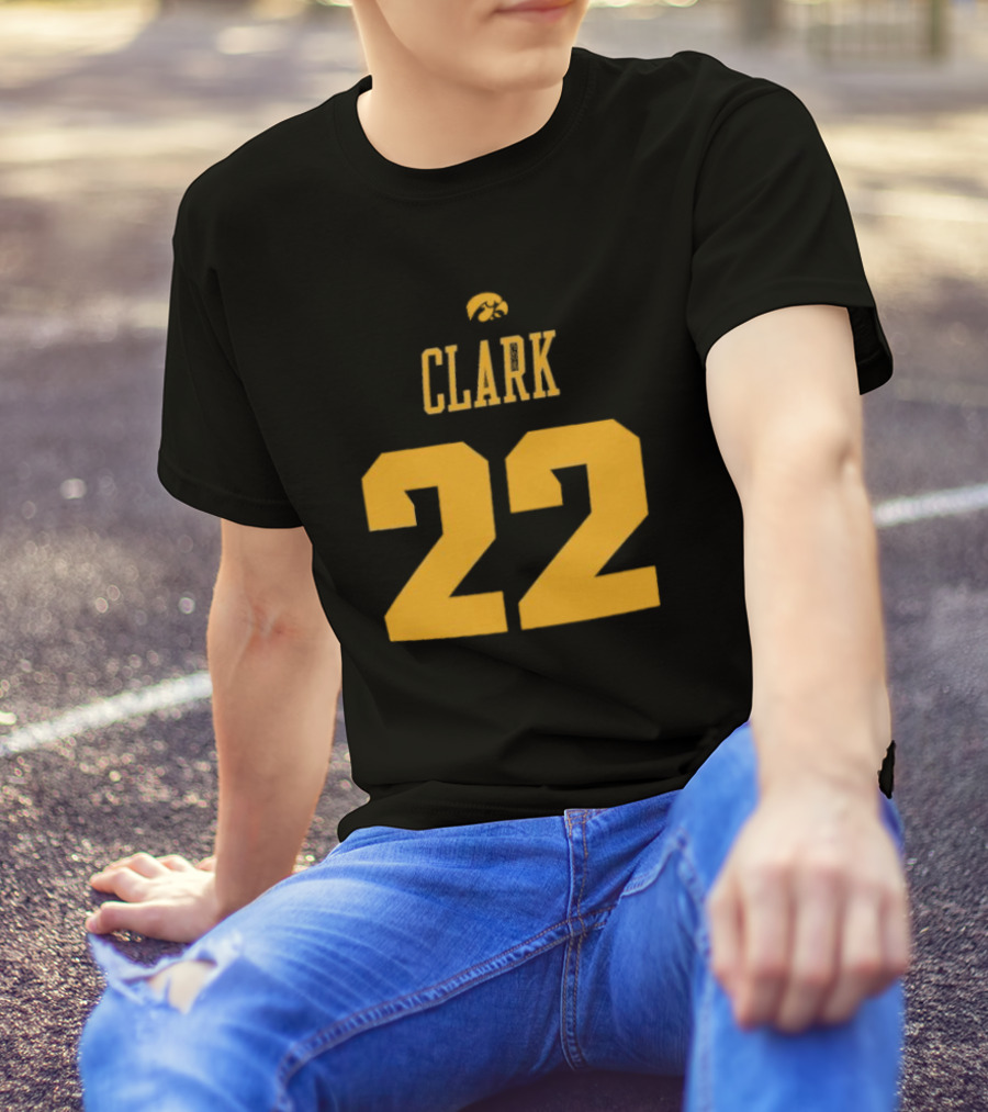 Caitlin Clark Iowa Hawkeyes 22 Record Breaking T-Shirt