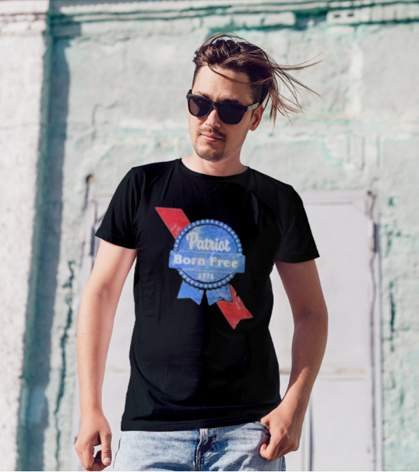 Patriot Born Free 1776 Badge With Red White Blue Ribbon Motif T-Shirt