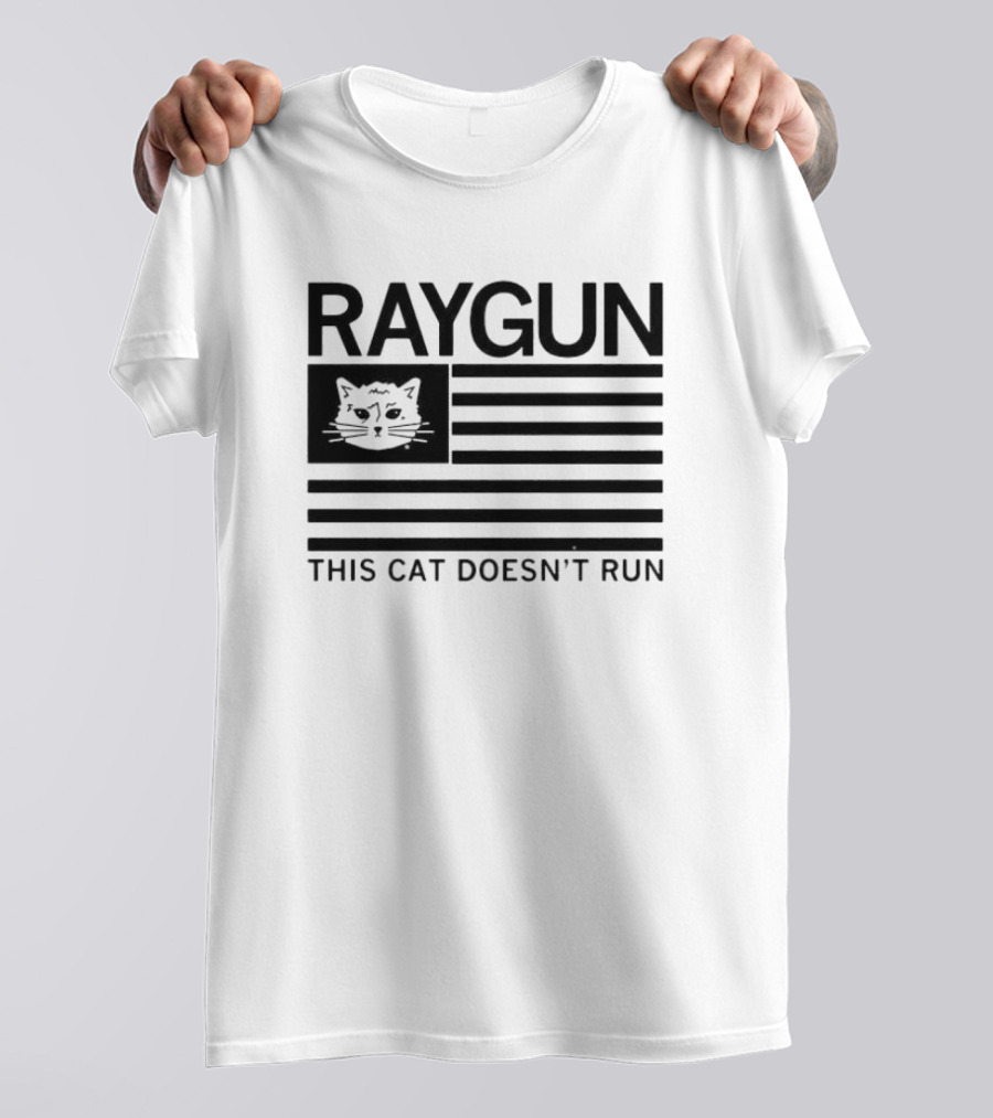 Raygun Cat Face Flag This Cat Doesn’t Run T-Shirt