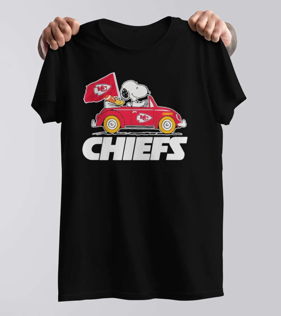 Snoopy Kansas City Chiefs Car With Flag T-Shirt