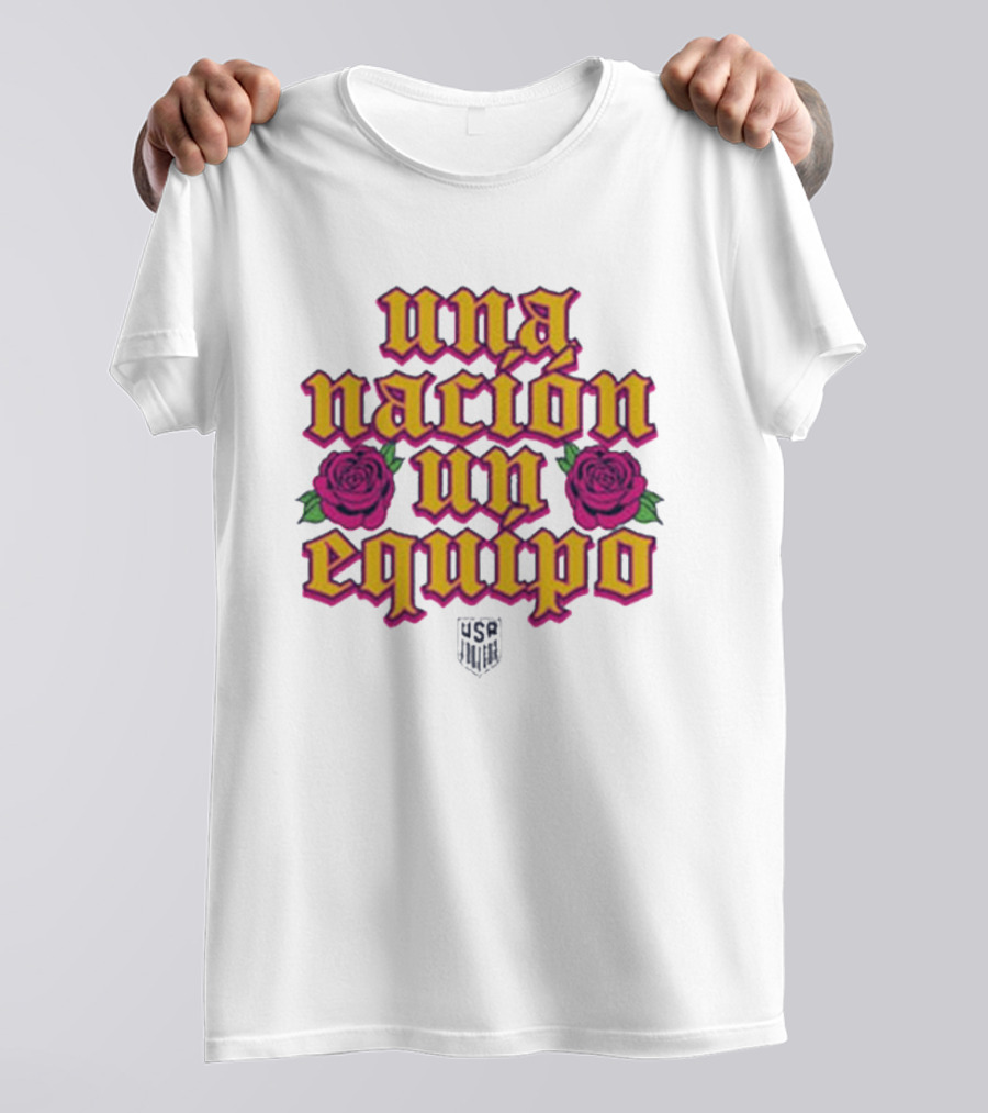 USA Hispanic Heritage Una Nación Un Equipo Roses T-Shirt