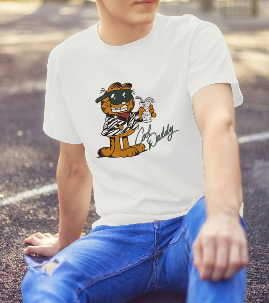 Garfield Cool Daddy Sunglasses Drink T-Shirt