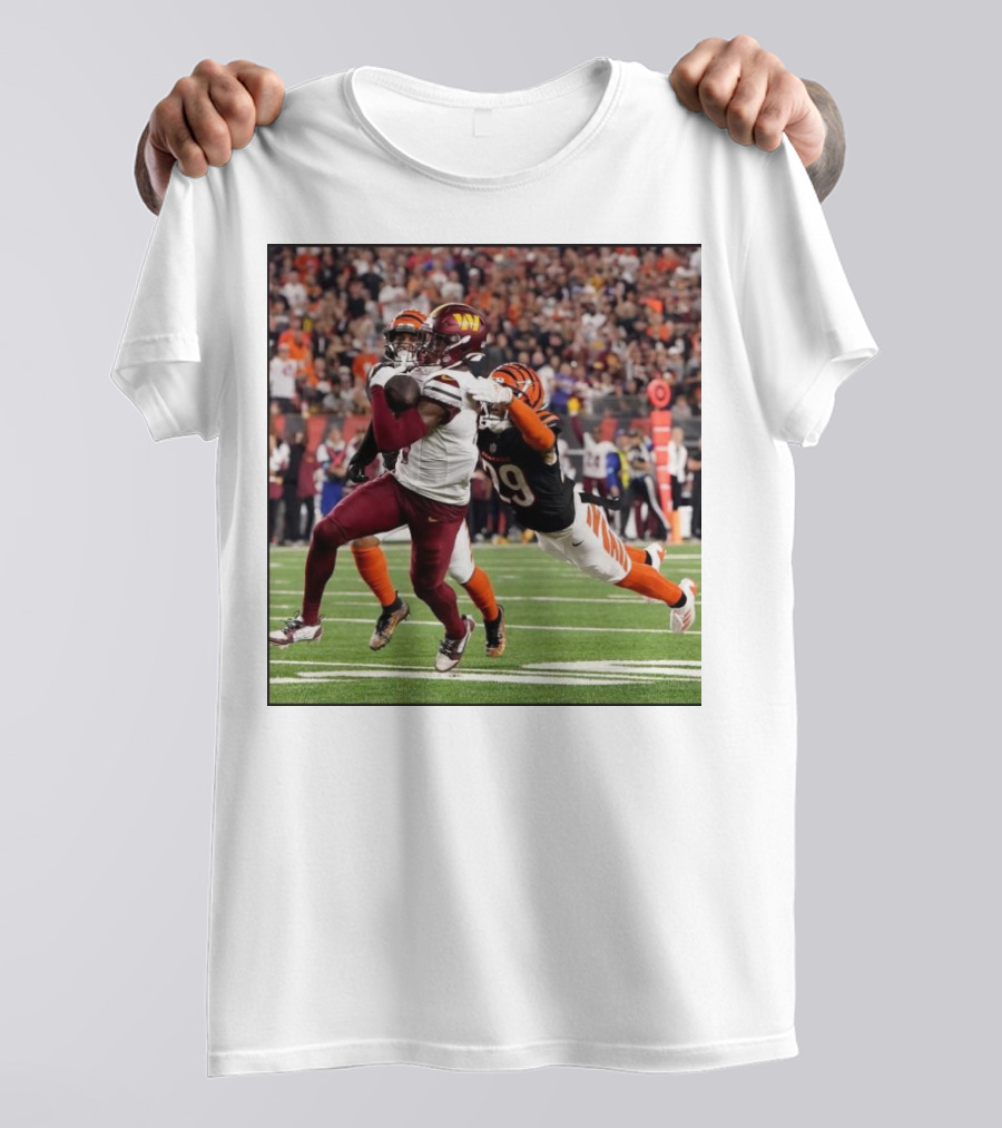 Terry McLaurin Washington Commanders 17 Vs Cam Taylor-Britt Cincinnati Bengals 29 Iconic 55 Yard Catch T-Shirt