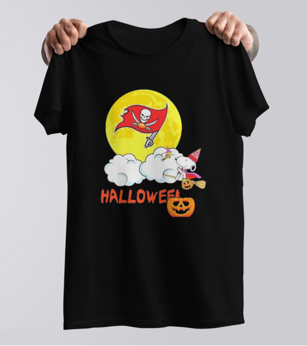 Noopy Tampa Bay Buccaneers NFL Halloween Snoopy Flying Broomstick T-Shirt