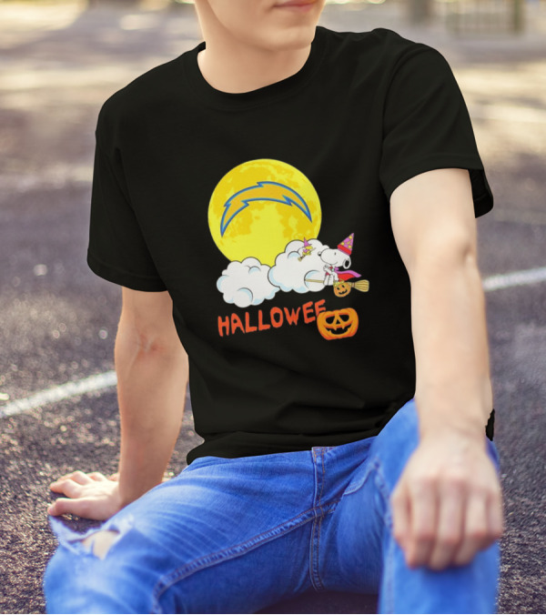 Snoopy Los Angeles Chargers NFL Halloween Moon Pumpkin T-Shirt