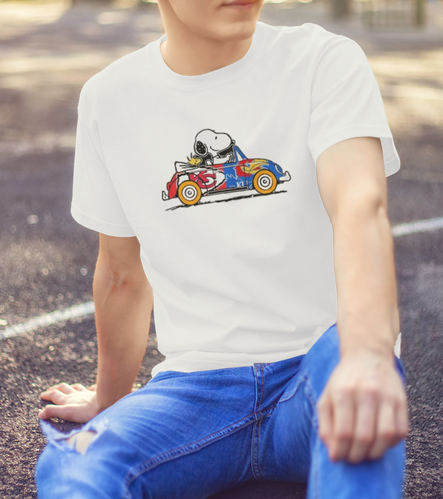 Snoopy And Woodstock Driving Kansas City Chiefs And Kansas Jayhawks Car T-Shirt