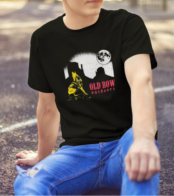 Old Row Outdoors Coyote Moon Silhouette Desert Scene T-Shirt