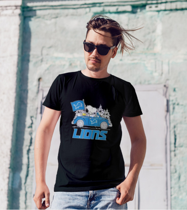 Detroit Lions Snoopy Peanuts Car Christmas Sports T-Shirt