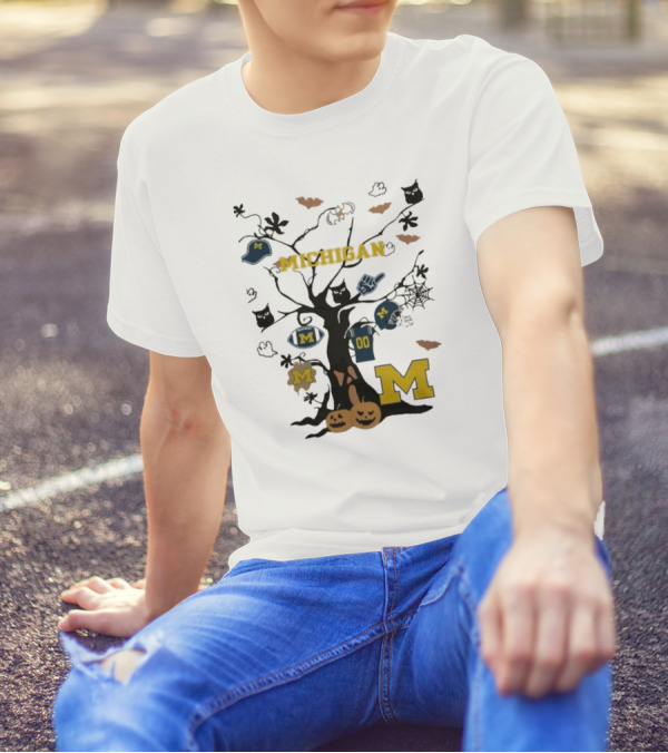 Michigan Wolverines 2024 Halloween Tree With Pumpkins And Bats T-Shirt
