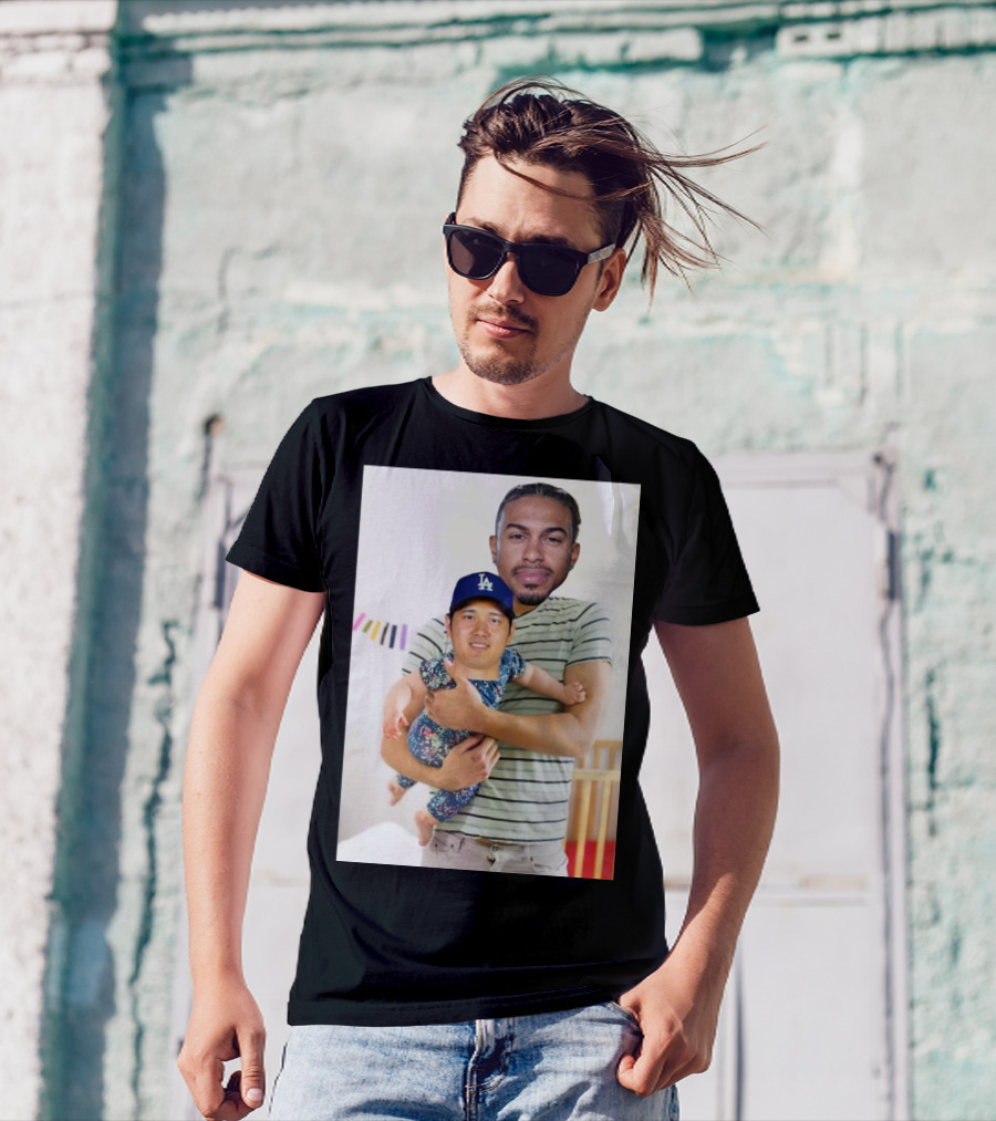 Francisco Lindor Holding Shohei Ohtani Baby Meme New York Mets Los Angeles Dodgers T-Shirt