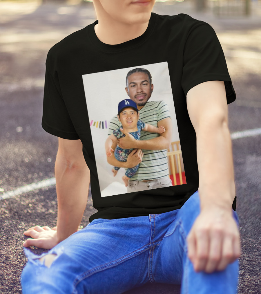 Francisco Lindor Holding Shohei Ohtani Baby Meme New York Mets Los Angeles Dodgers T-Shirt