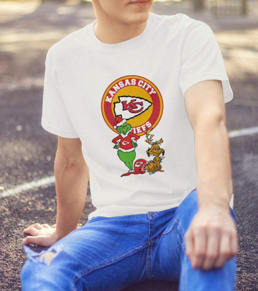 Grinch And Max Kansas City Chiefs Merry Christmas 2024 Holiday Football Fun T-Shirt