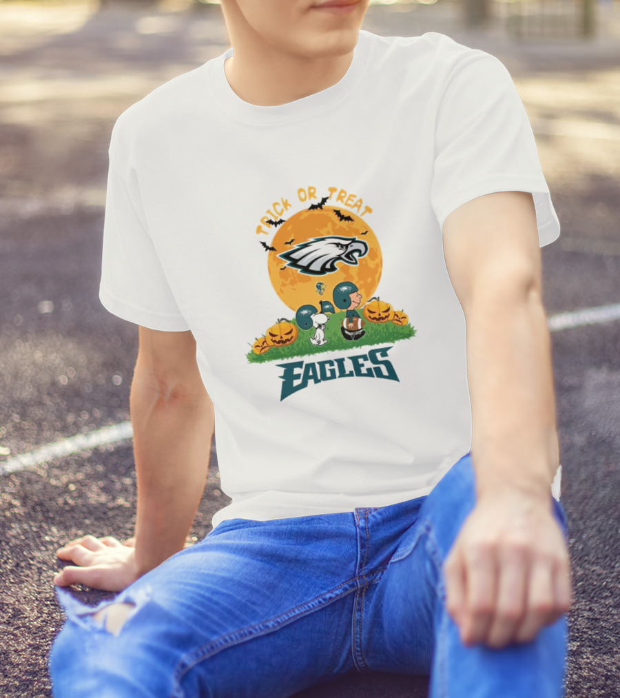 Charlie Brown Snoopy Woodstock Trick Or Treat Halloween Philadelphia Eagles NFL T-Shirt