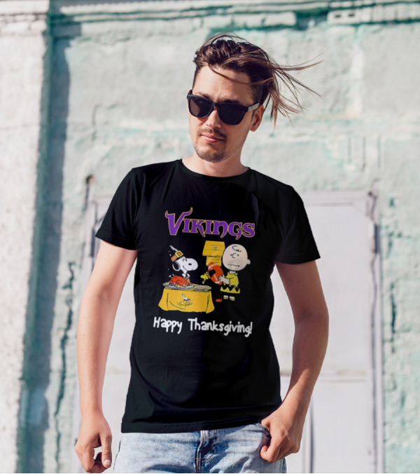 Peanuts Minnesota Vikings NFL Football Snoopy Charlie Brown Happy Thanksgiving T-Shirt