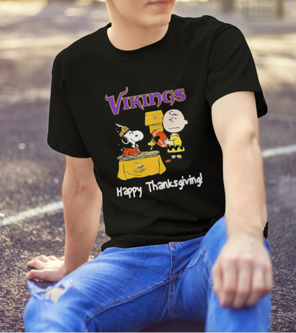 Peanuts Minnesota Vikings NFL Football Snoopy Charlie Brown Happy Thanksgiving T-Shirt