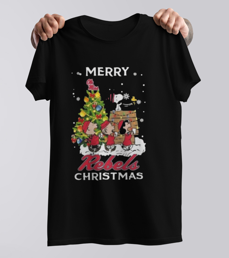 Ole Miss Rebels Snoopy And Friends Merry Christmas Tree Caroling T-Shirt