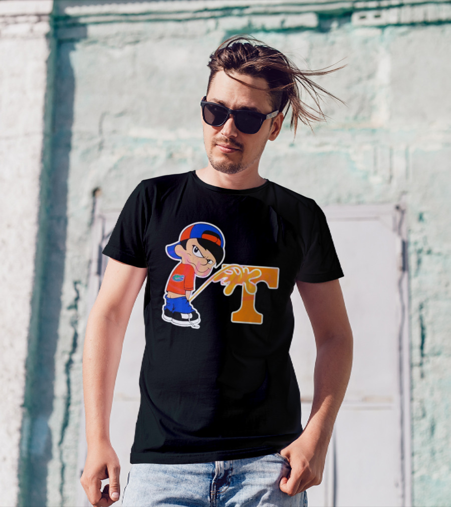 Funny Boy Florida Gators Peeing On Tennessee Volunteers T-Shirt