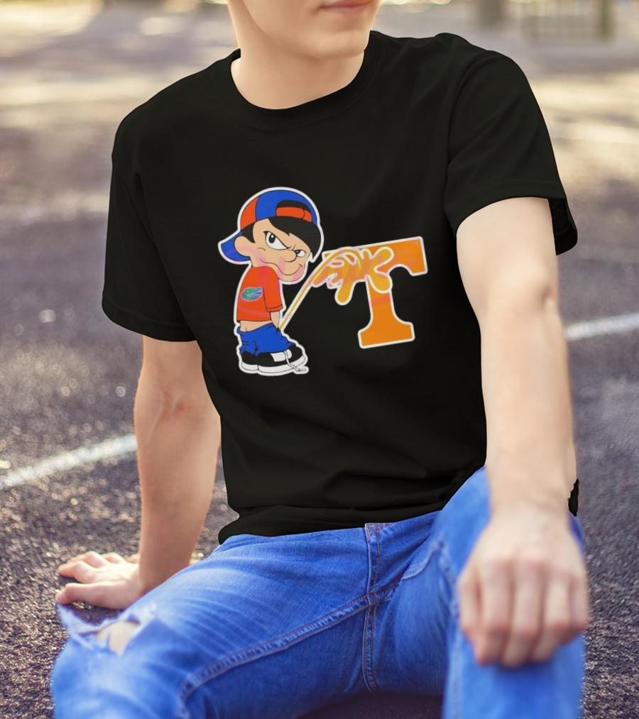 Funny Boy Florida Gators Peeing On Tennessee Volunteers T-Shirt