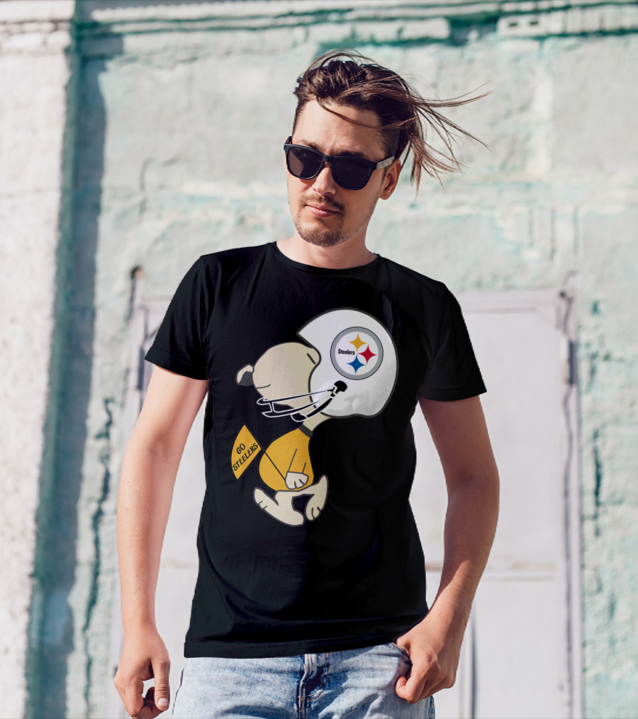 Snoopy Go Steelers Pittsburgh Steelers Football Helmet T-Shirt