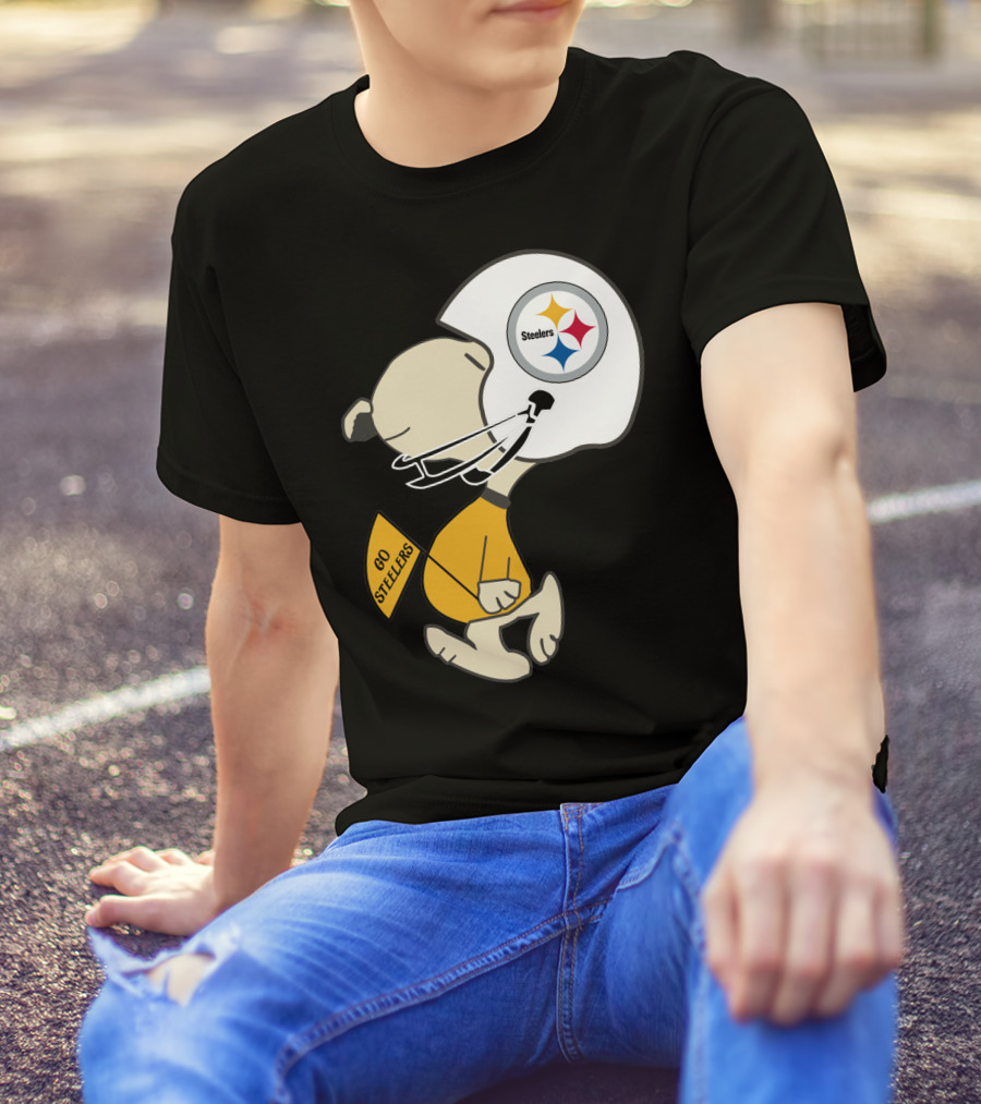 Snoopy Go Steelers Pittsburgh Steelers Football Helmet T-Shirt
