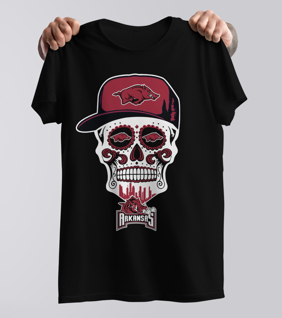 Arkansas Razorbacks Skull With Hat And City Skyline T-Shirt