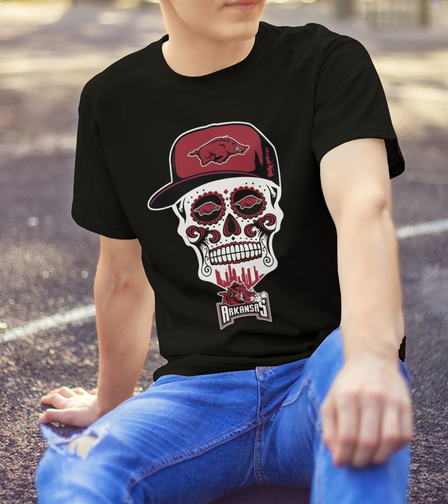 Arkansas Razorbacks Skull With Hat And City Skyline T-Shirt