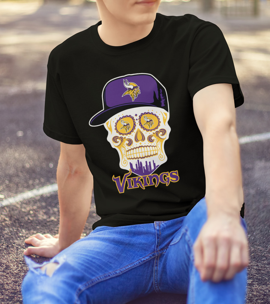 Minnesota Vikings Skull With Purple Hat And City Skyline T-Shirt