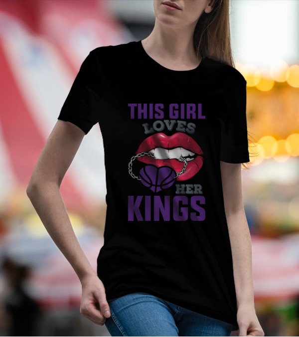This Girl Loves Her Kings Basketball Passion Bold Lip Chain Heart T-Shirt