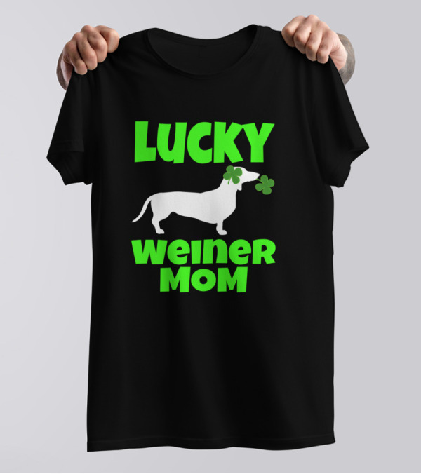 Lucky Weiner Mom St Patricks Day Dachshund With Shamrocks T-Shirt