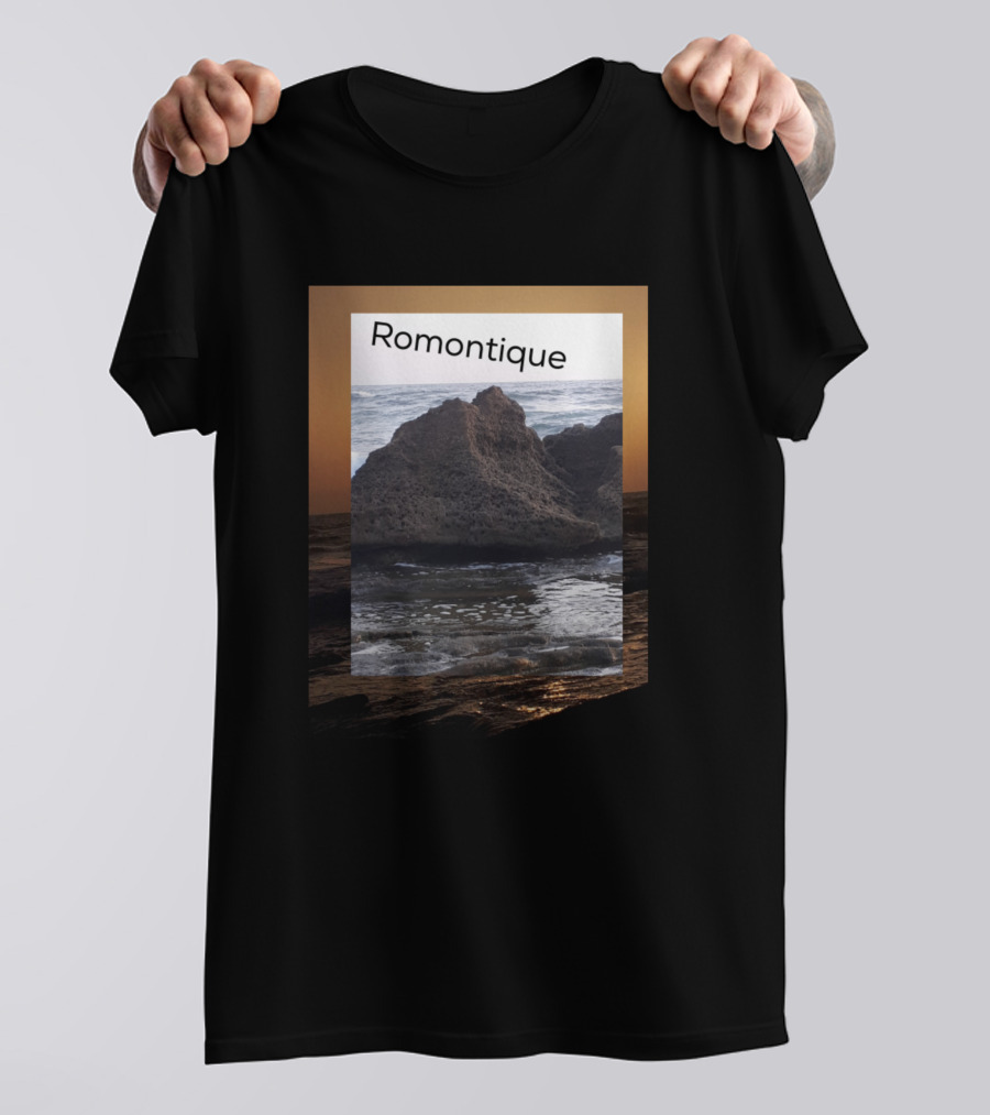 Romantique Rocky Shoreline Twilight Scene T-Shirt