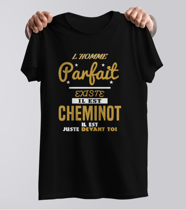 L'Homme Parfait Existe Il Est Cheminot Il Est Juste Devant Toi T-Shirt