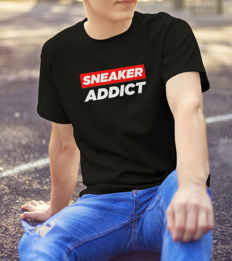 SNEAKER ADDICT Bold Typography Fashion T-Shirt