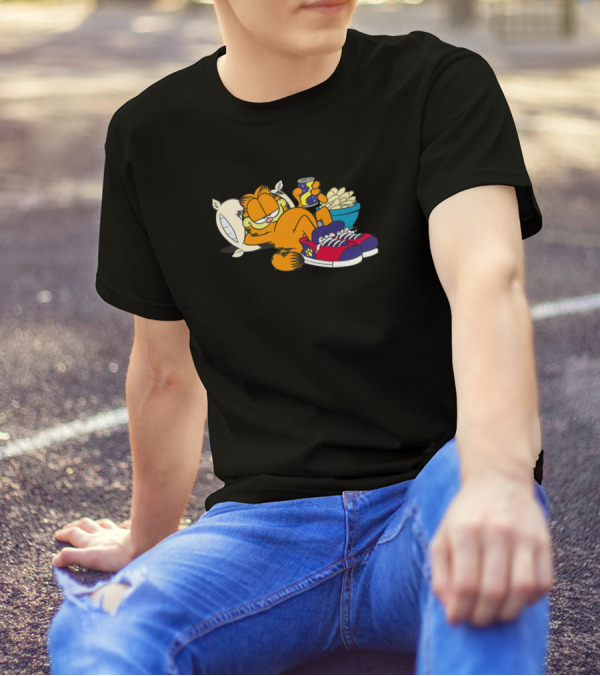 Garfield Can't Talk Right Now Doing Hot Girl Shit T-Shirt