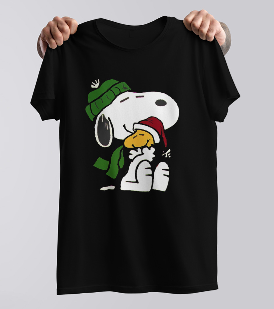 Snoopy Love Fan Hug Wearing Christmas Hats And Scarf T-Shirt