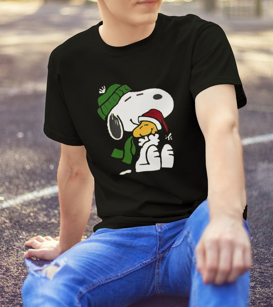 Snoopy Love Fan Hug Wearing Christmas Hats And Scarf T-Shirt