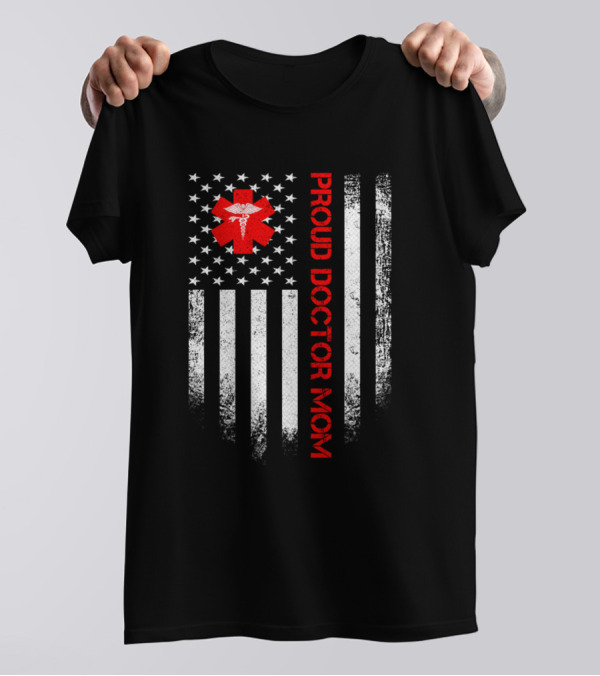 Vintage USA American Flag Proud Doctor Mom Distressed Medical T-Shirt