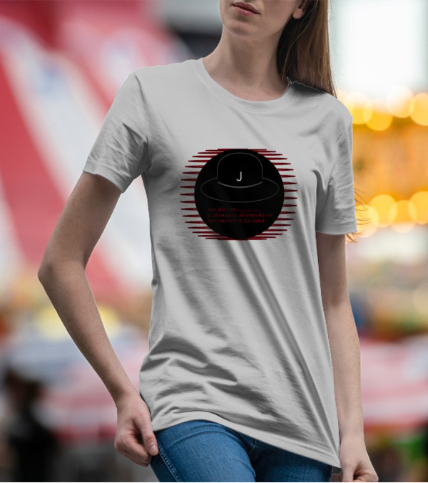 J Nos Dieron Y Desnudos Al Anochecer Nos Encontró La Luna T-Shirt