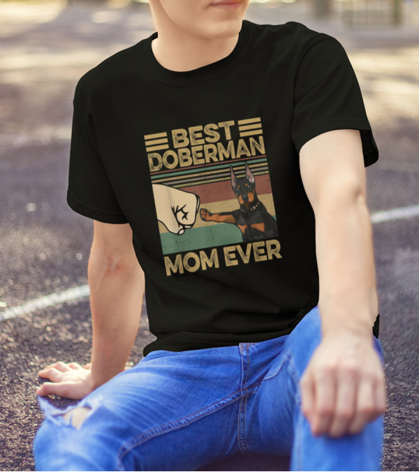 Best Doberman Mom Ever Fist Bump Retro Stripes T-Shirt