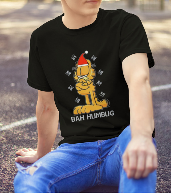 Garfield Bah Humbug Christmas Santa Hat Crossed Arms T-Shirt