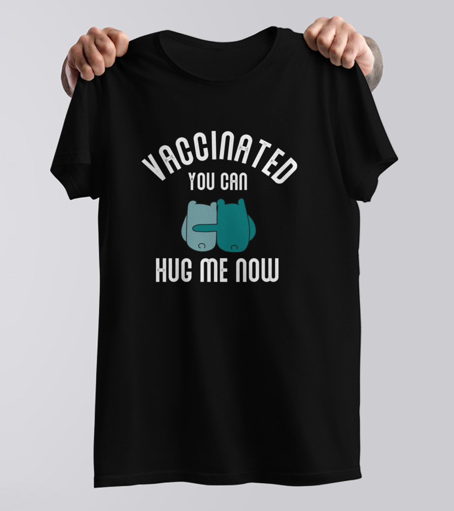 Vaccinated You Can Hug Me Now Cute Bear Hugging T-Shirt