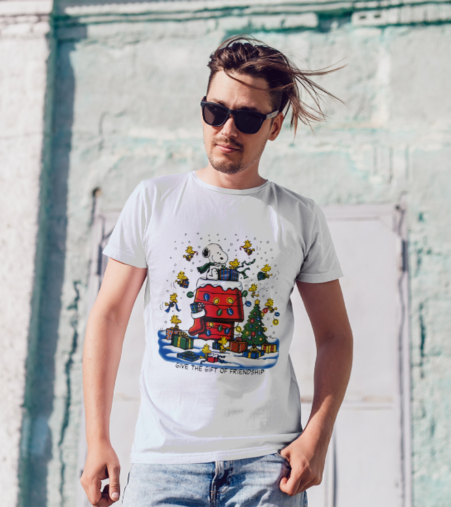 Snoopy Christmas House With Woodstock And Gifts Give The Gift Of Friendship T-Shirt
