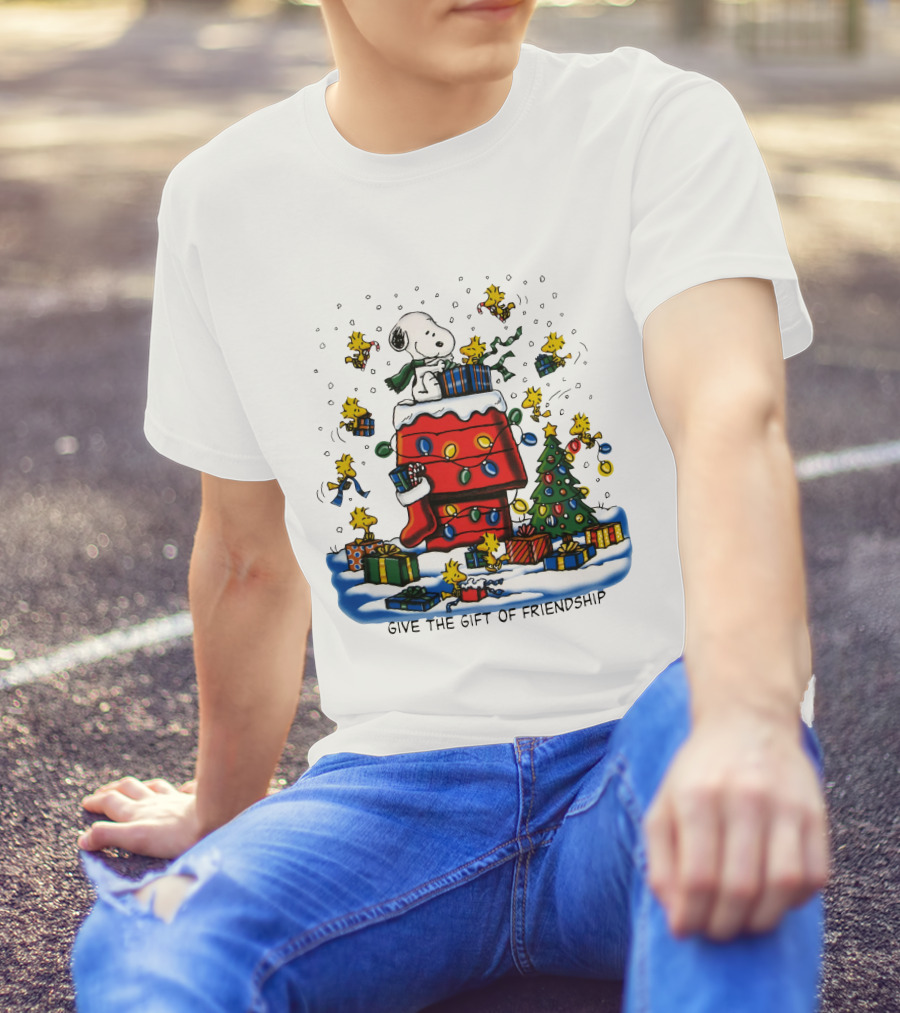 Snoopy Christmas House With Woodstock And Gifts Give The Gift Of Friendship T-Shirt