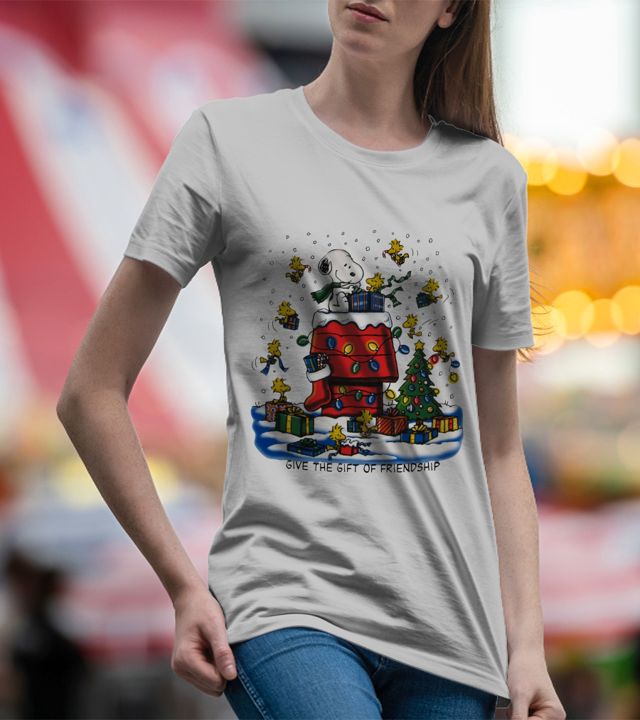 Snoopy Christmas House With Woodstock And Gifts Give The Gift Of Friendship T-Shirt