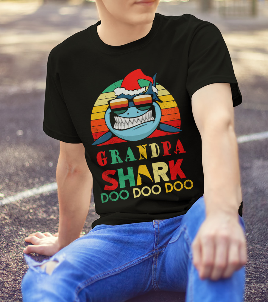 Grandpa Shark Doo Doo Doo Christmas Santa Hat Sunglasses Retro Vintage T-Shirt