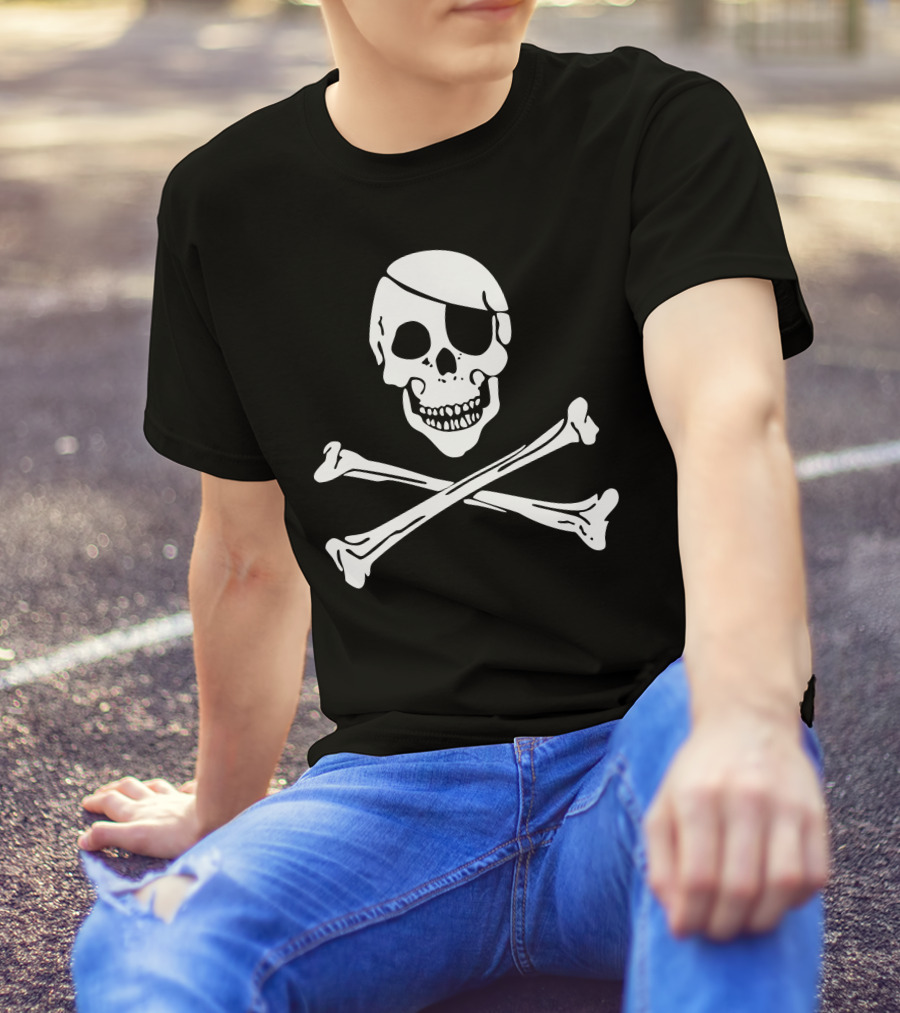 Skull And Crossbones Pirate T-Shirt