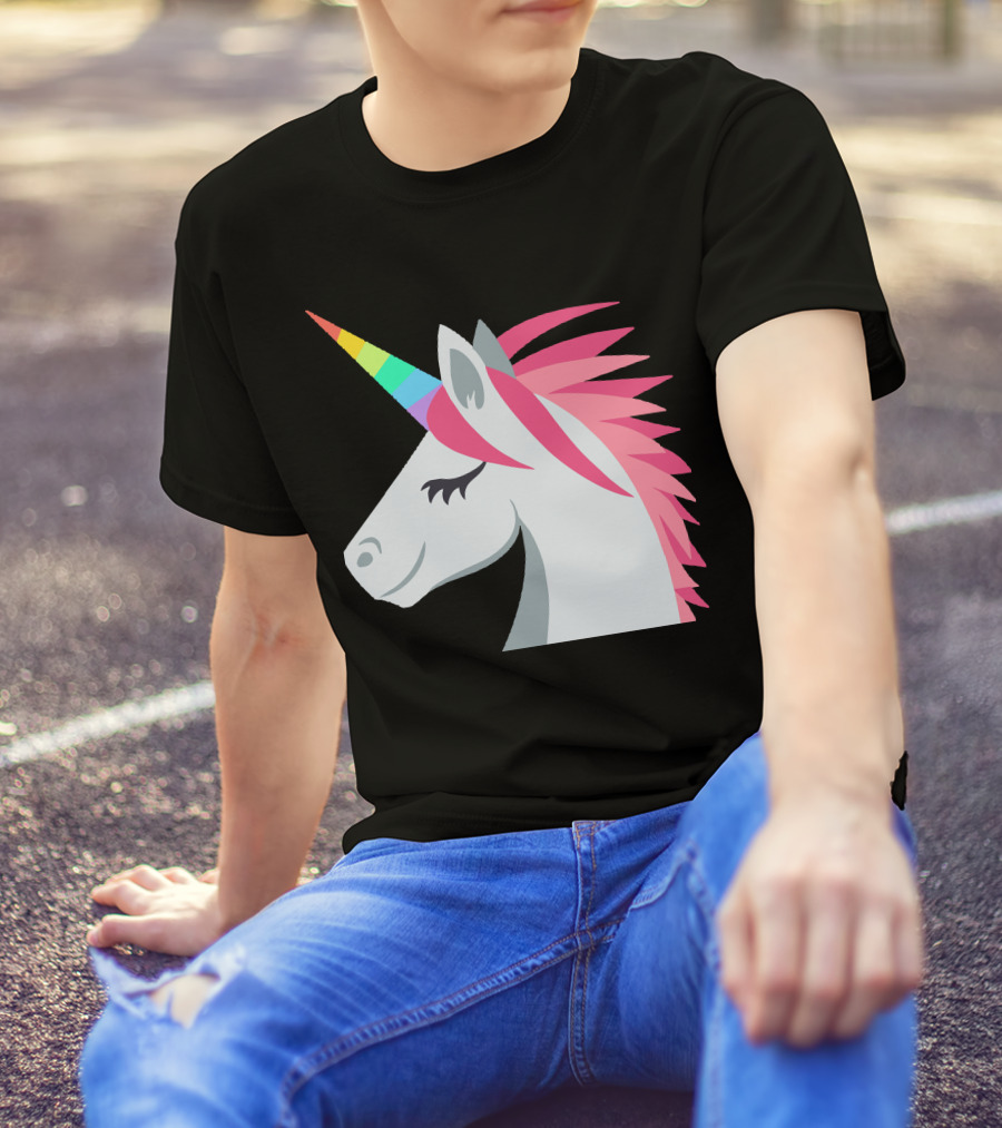 Cute Unicorns Head With Rainbow Horn And Pink Mane T-Shirt