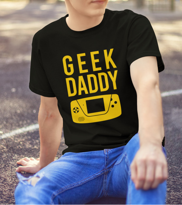 GEEK DADDY Retro Handheld Console Enthusiast T-Shirt