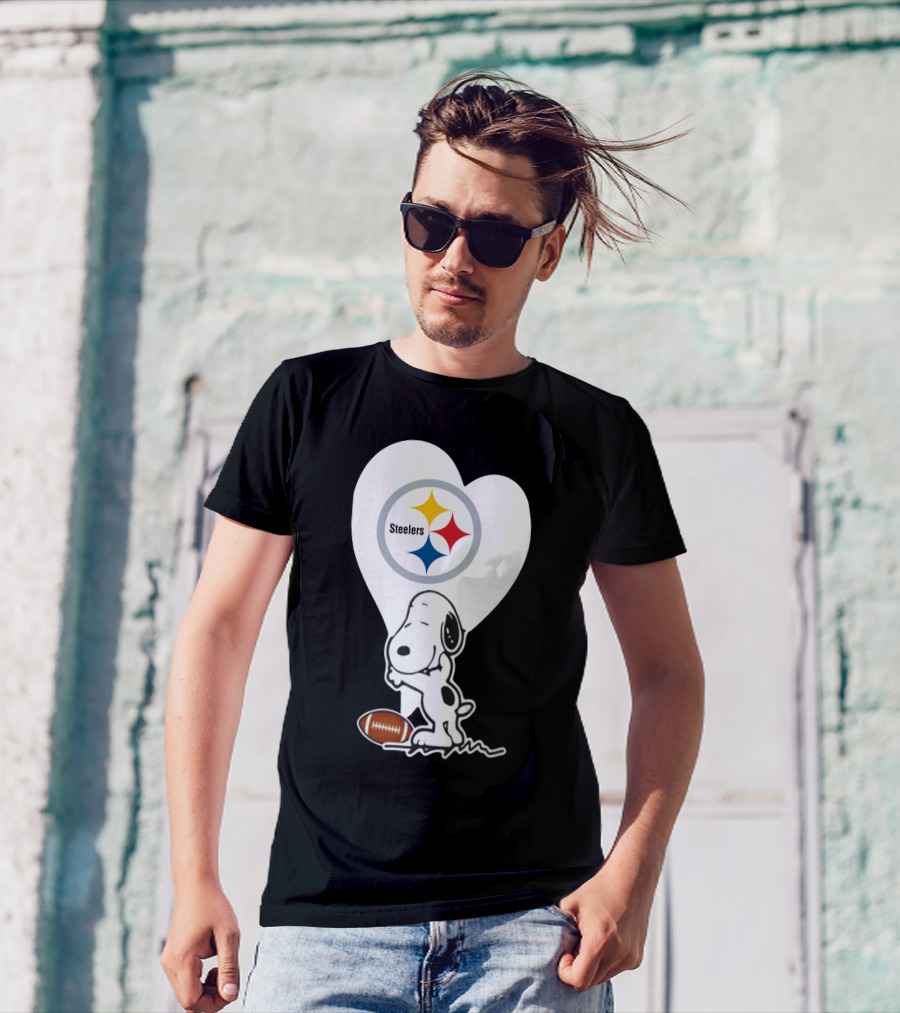 Pittsburgh Steelers Snoopy Heart And Football T-Shirt