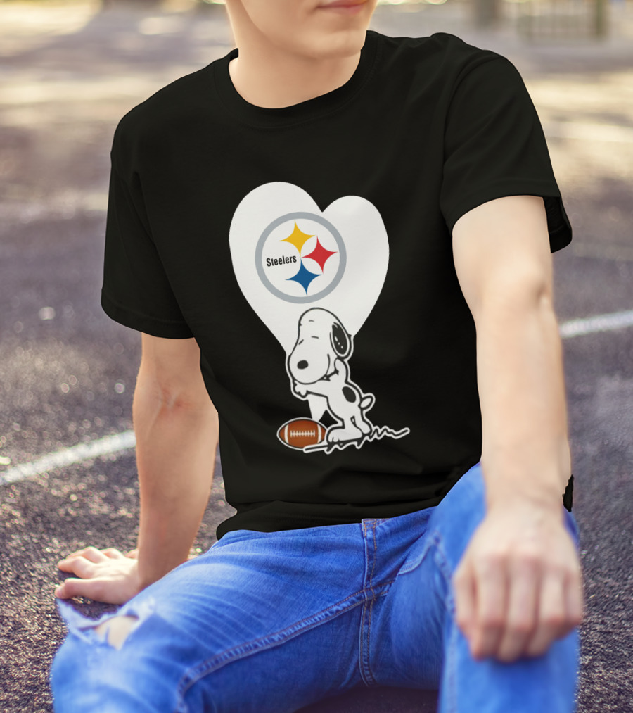 Pittsburgh Steelers Snoopy Heart And Football T-Shirt