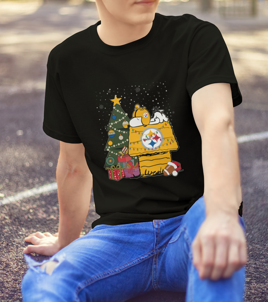 Pittsburgh Steelers Christmas Snoopy Doghouse Festive Holiday Scene T-Shirt